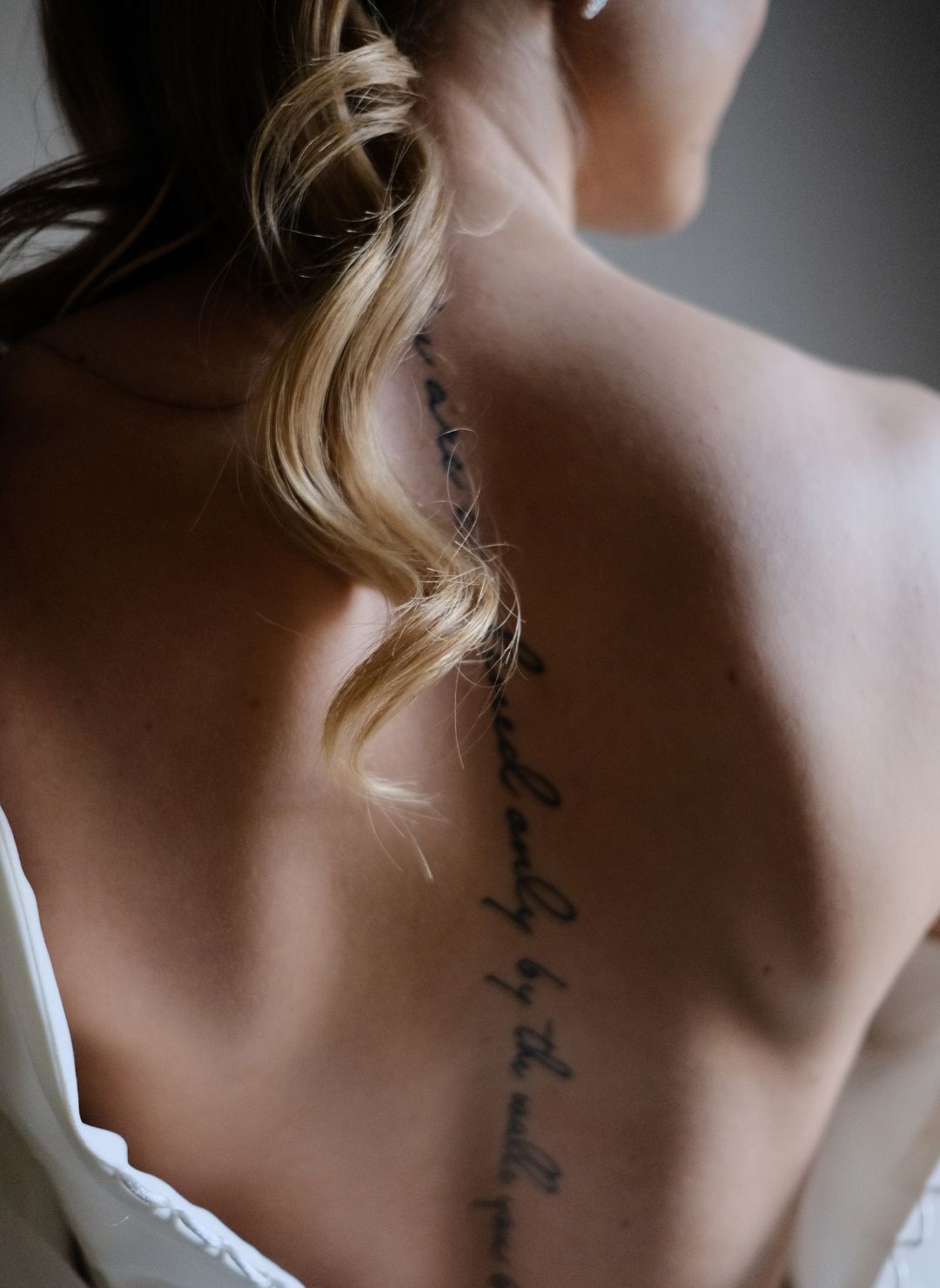 Spine Tattoo: Elegance and Boldness Down Your Back